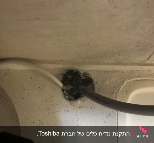 קדח חור בשיש, רק לאחר ששאל אם זה בסדר מצידי 
